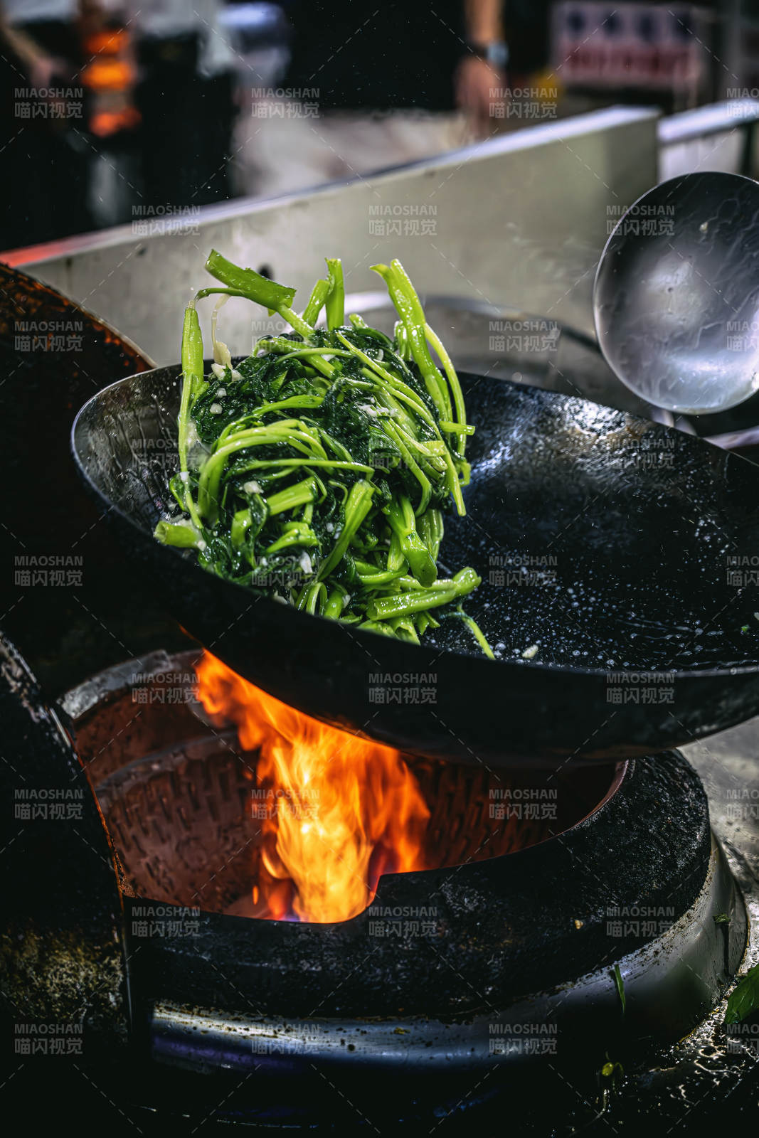 火焰炒青菜 美味瞬間成
