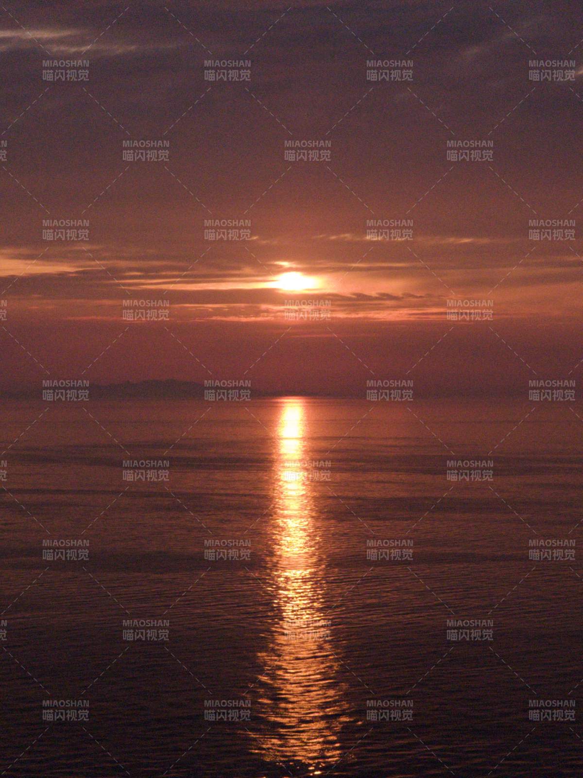 夕陽(yáng)映海 光輝無限