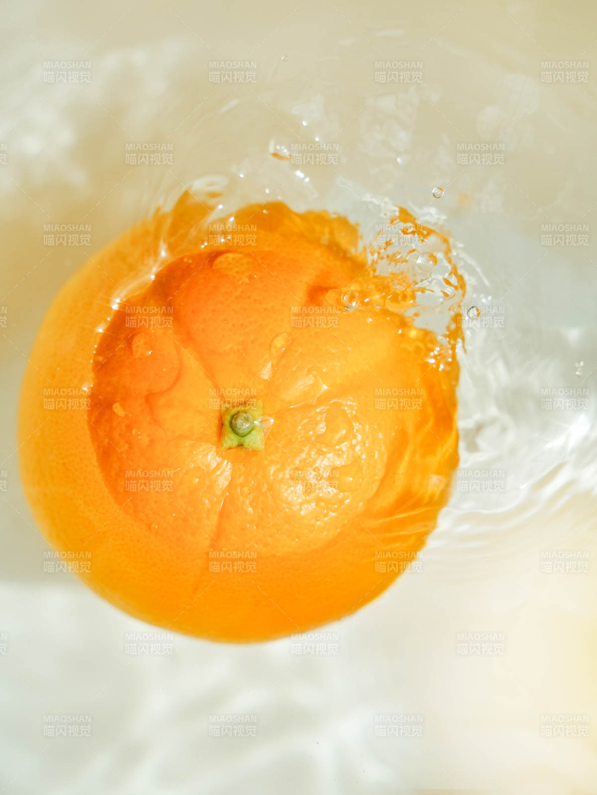 橙子濺水瞬間