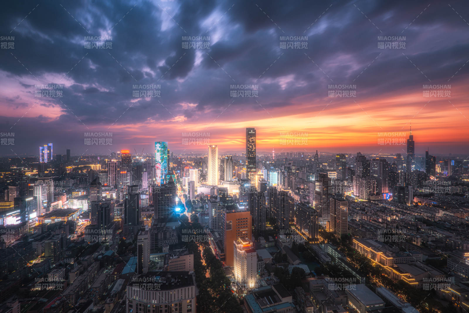 城市夜景 霓虹閃爍