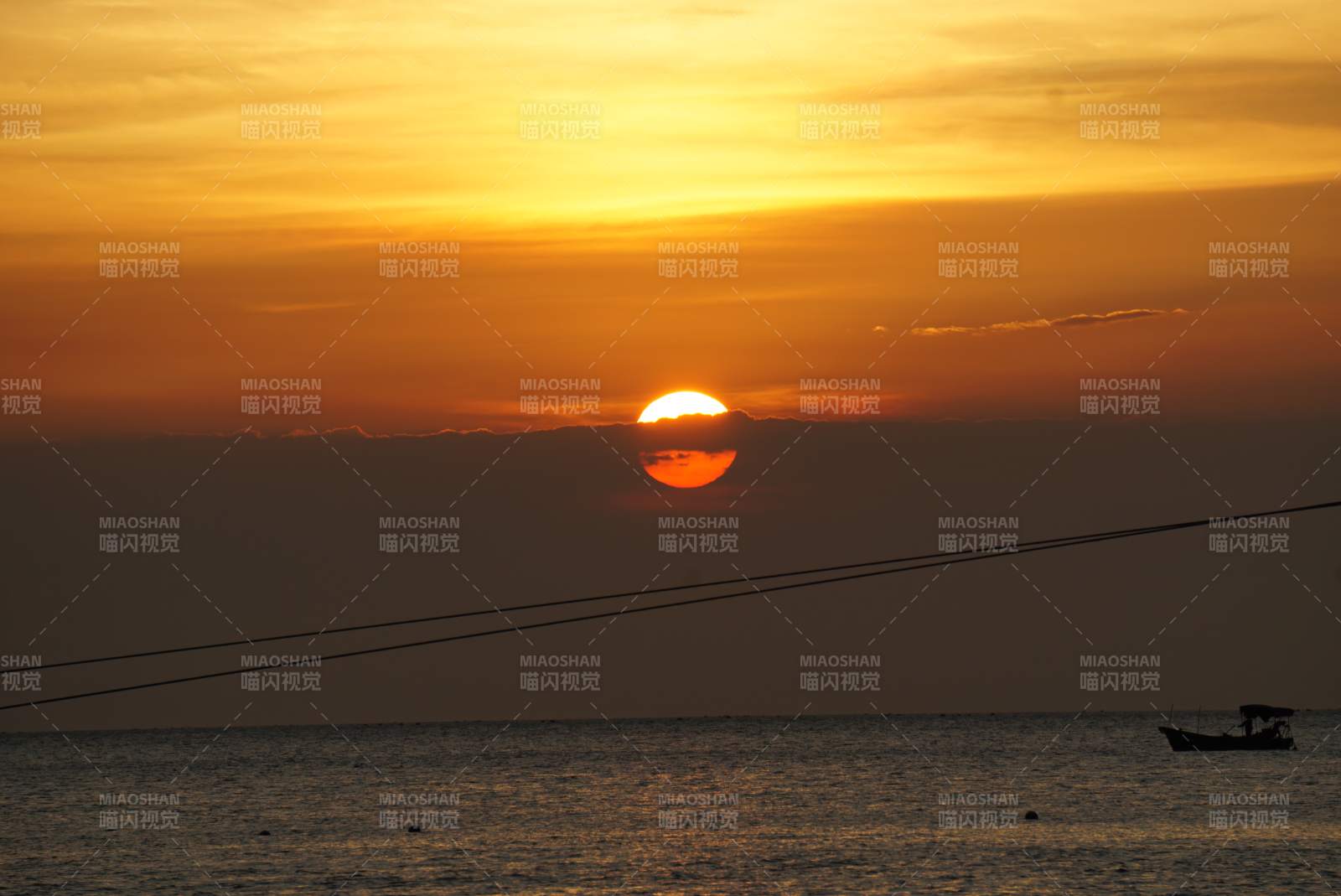 夕陽西下 海面寧靜