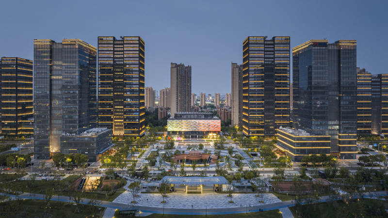 現代都市夜景高樓群