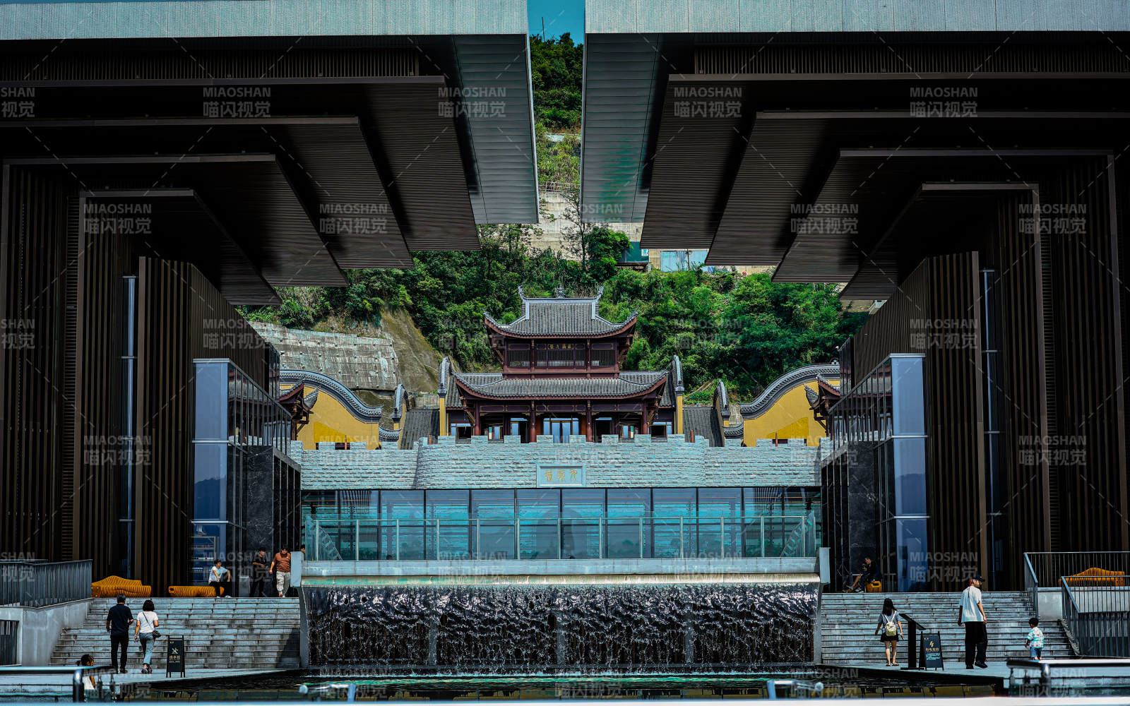 博物館現代建筑與古寺相映成趣