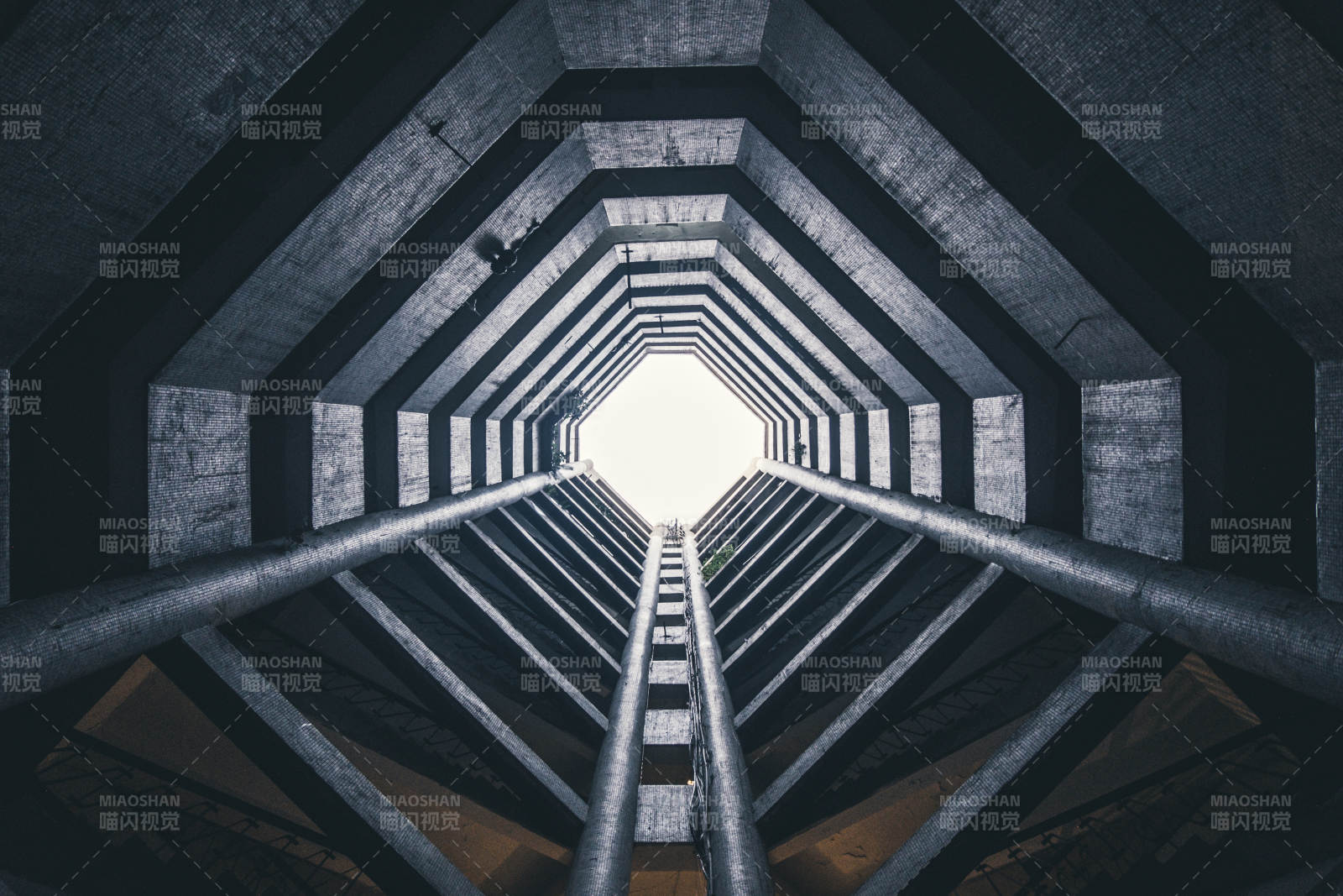 幾何建筑的光影之美