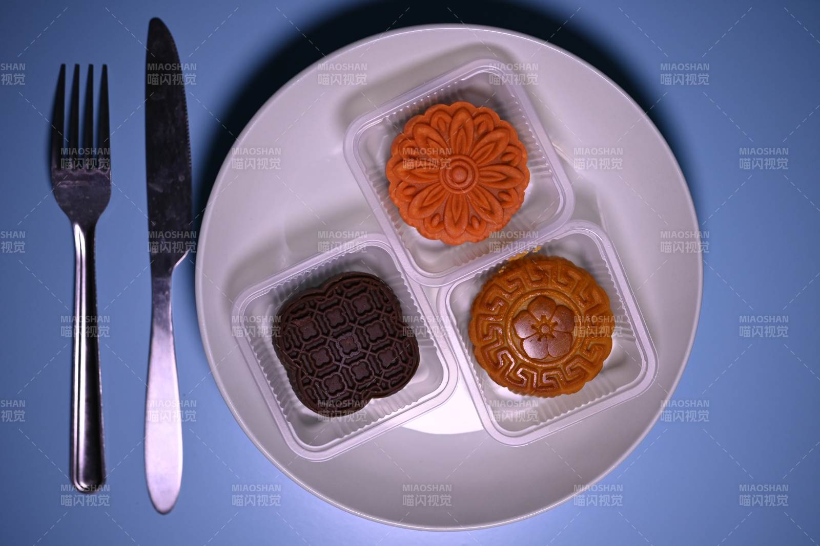 月餅三色盤中放