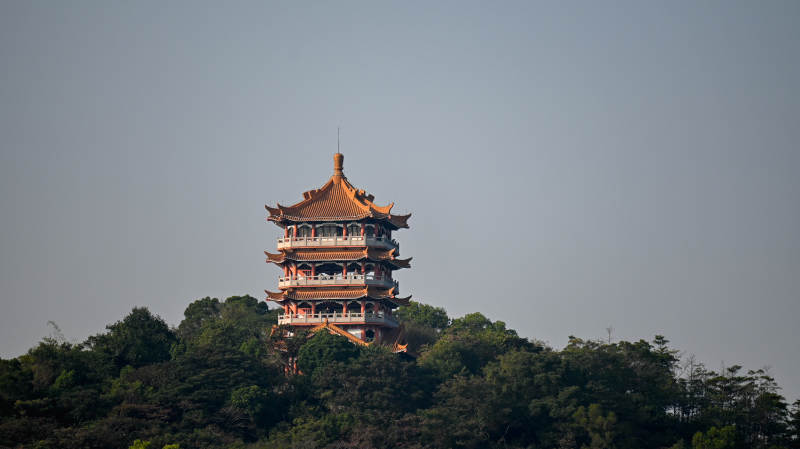 山頂古塔映翠林  鴻鵠樓