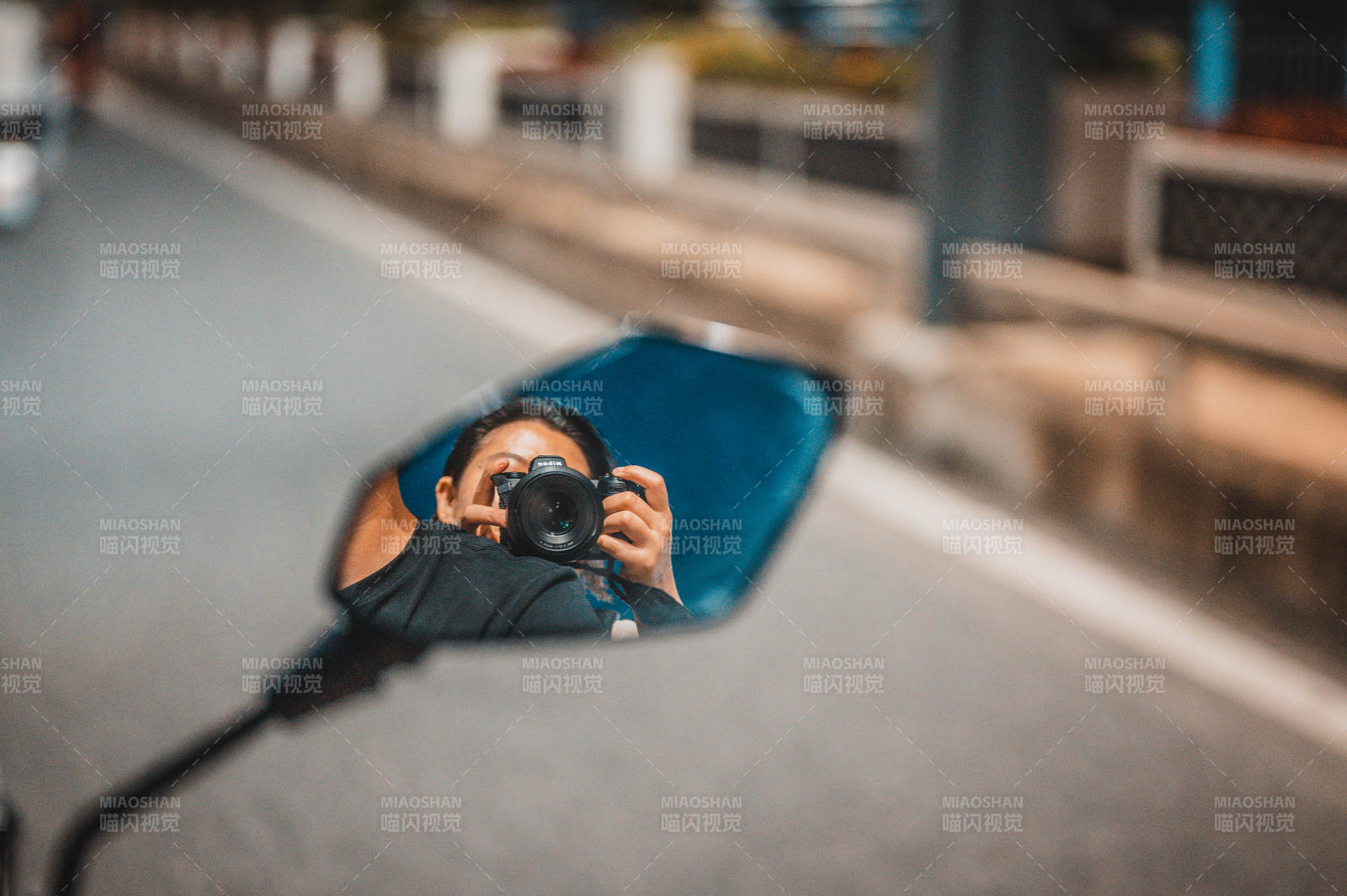 鏡中自拍 街頭一景
