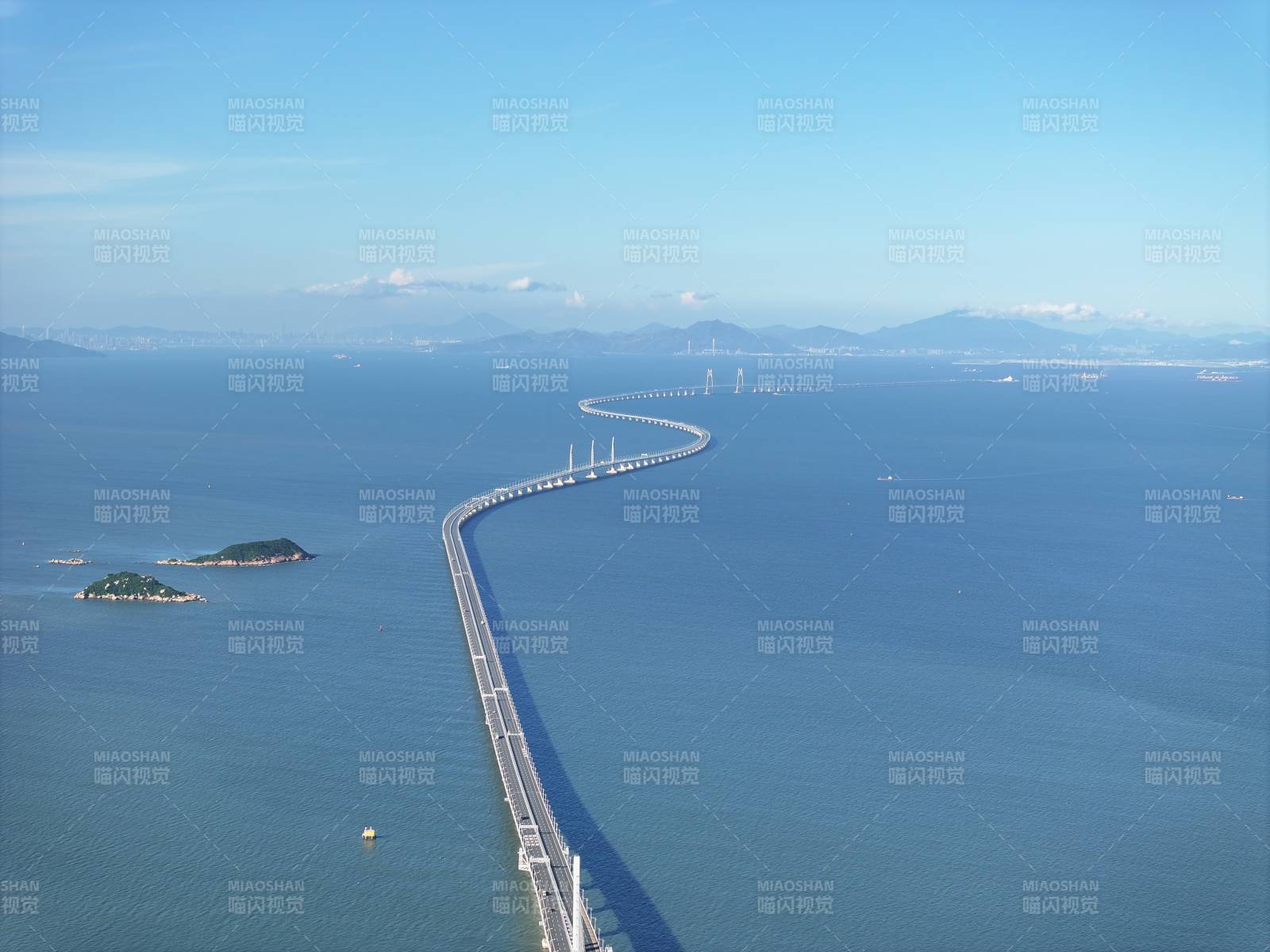 跨海大橋連接兩岸風光