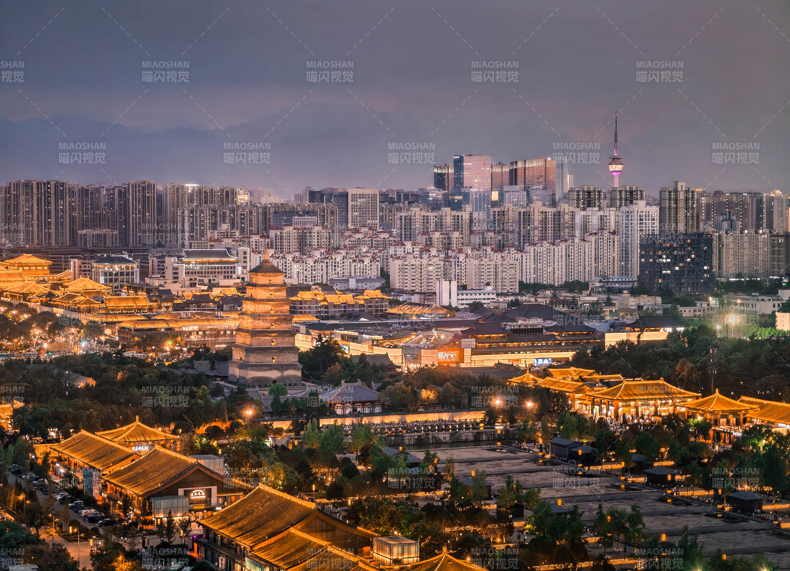 古城夜景 塔樓輝煌