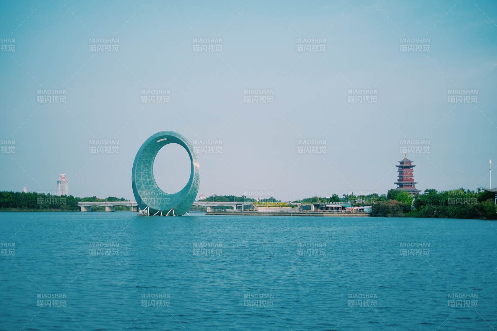 集美湖畔月光環和園博苑杏林閣
