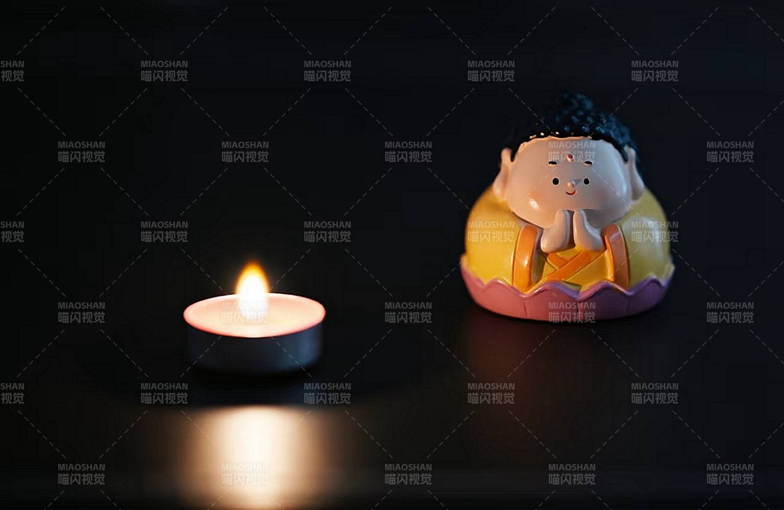 燭光與小佛像的靜謐時光