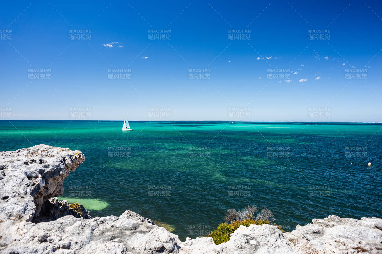 碧海藍天 帆影悠然