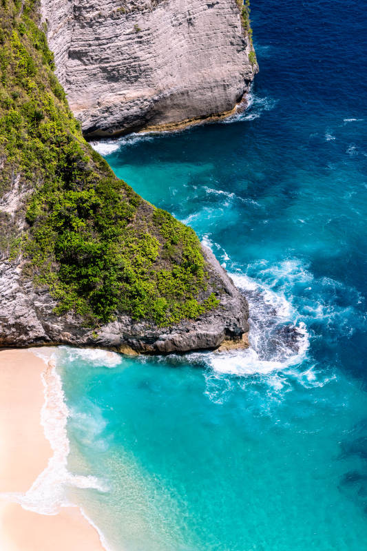 碧海藍天 懸崖沙灘美景
