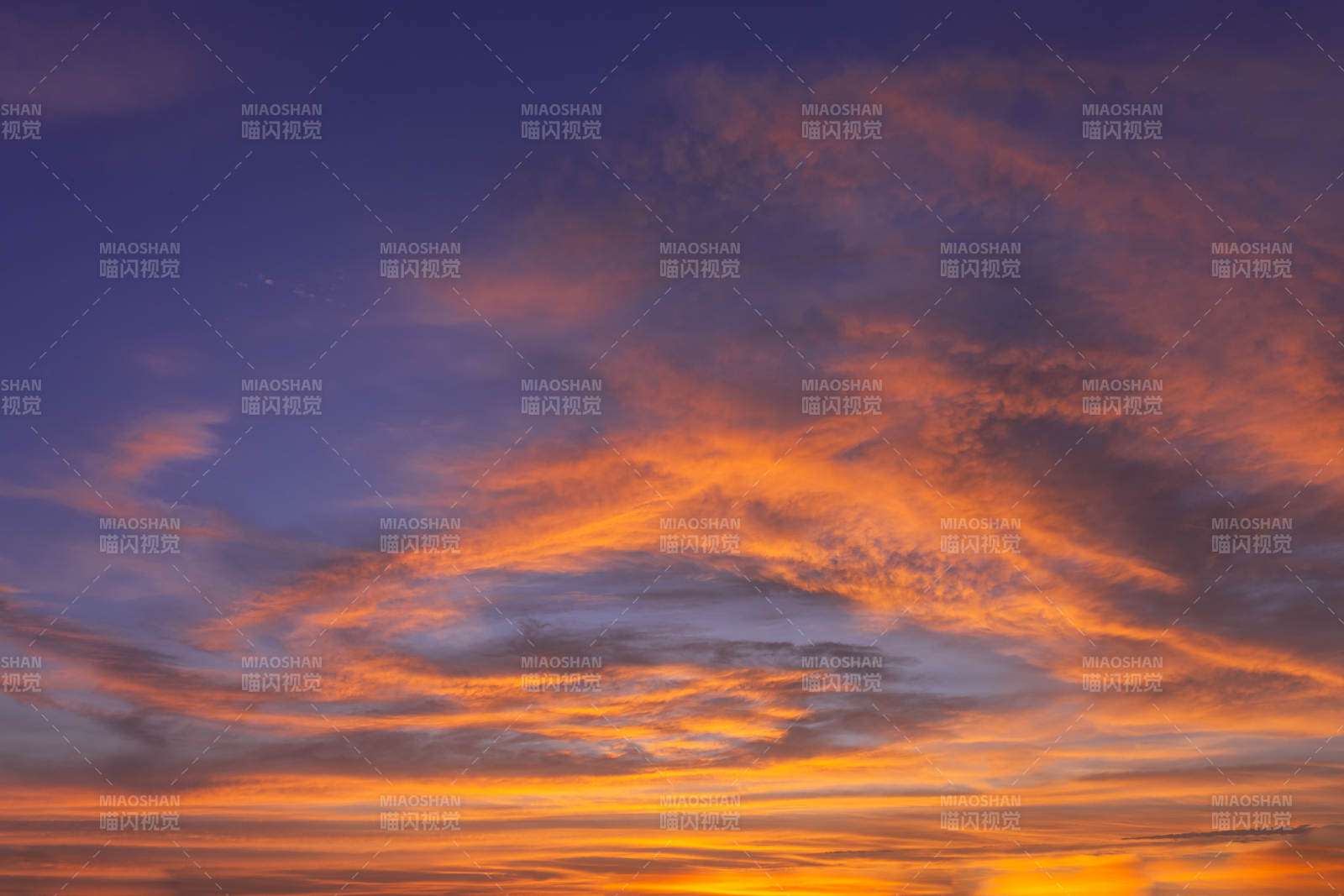 夕陽下的絢麗云彩