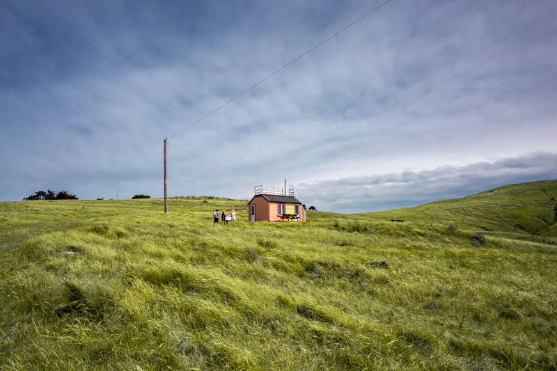 草原上的小屋與寧靜