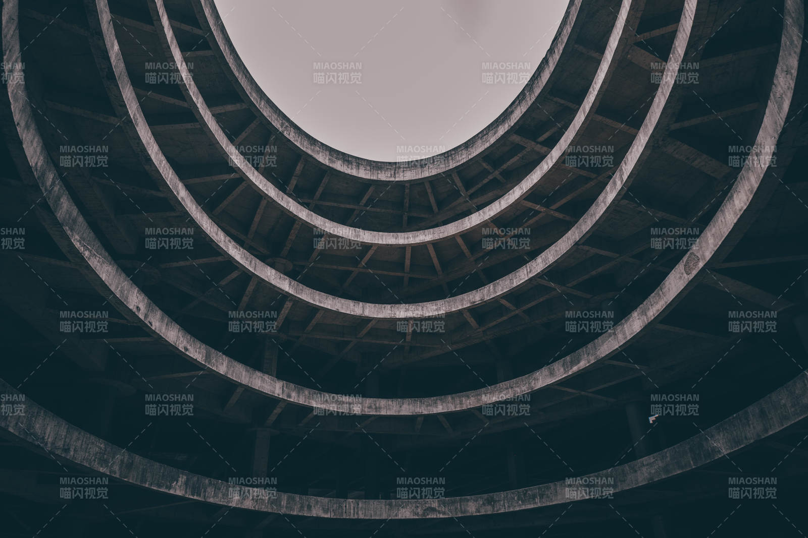 螺旋建筑的光影之美