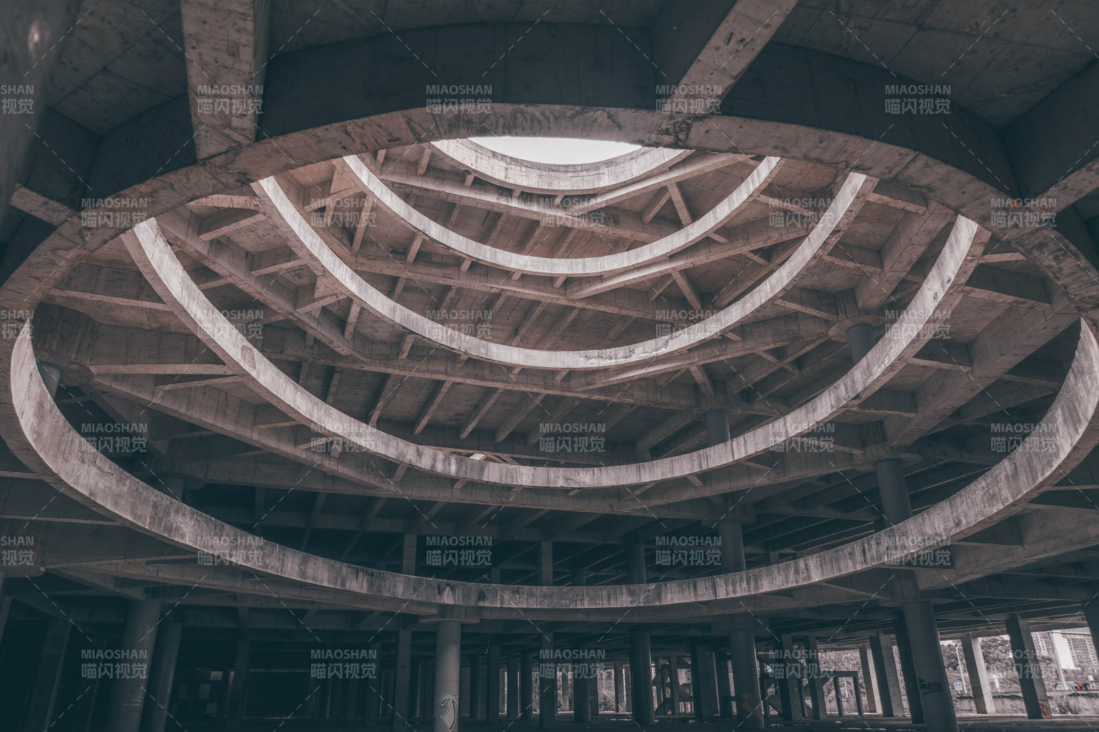 廢棄建筑的圓形穹頂