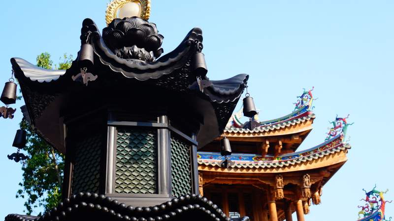 古塔燈飾與傳統建筑
