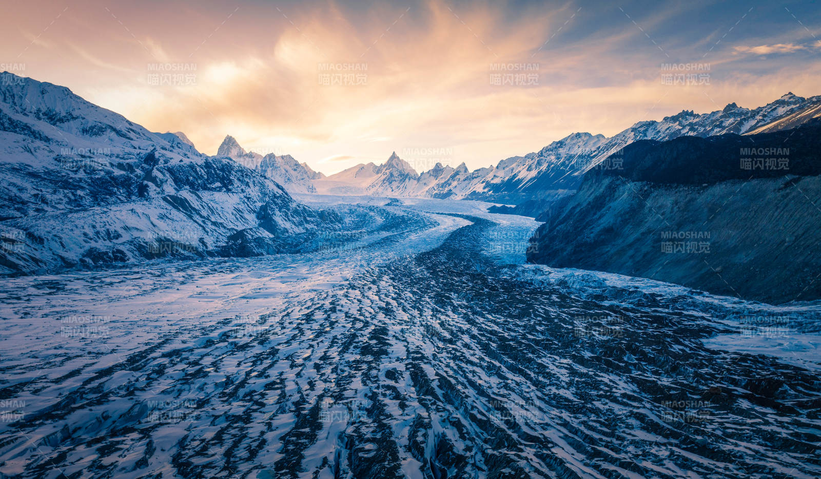 雪山冰川夕陽美景