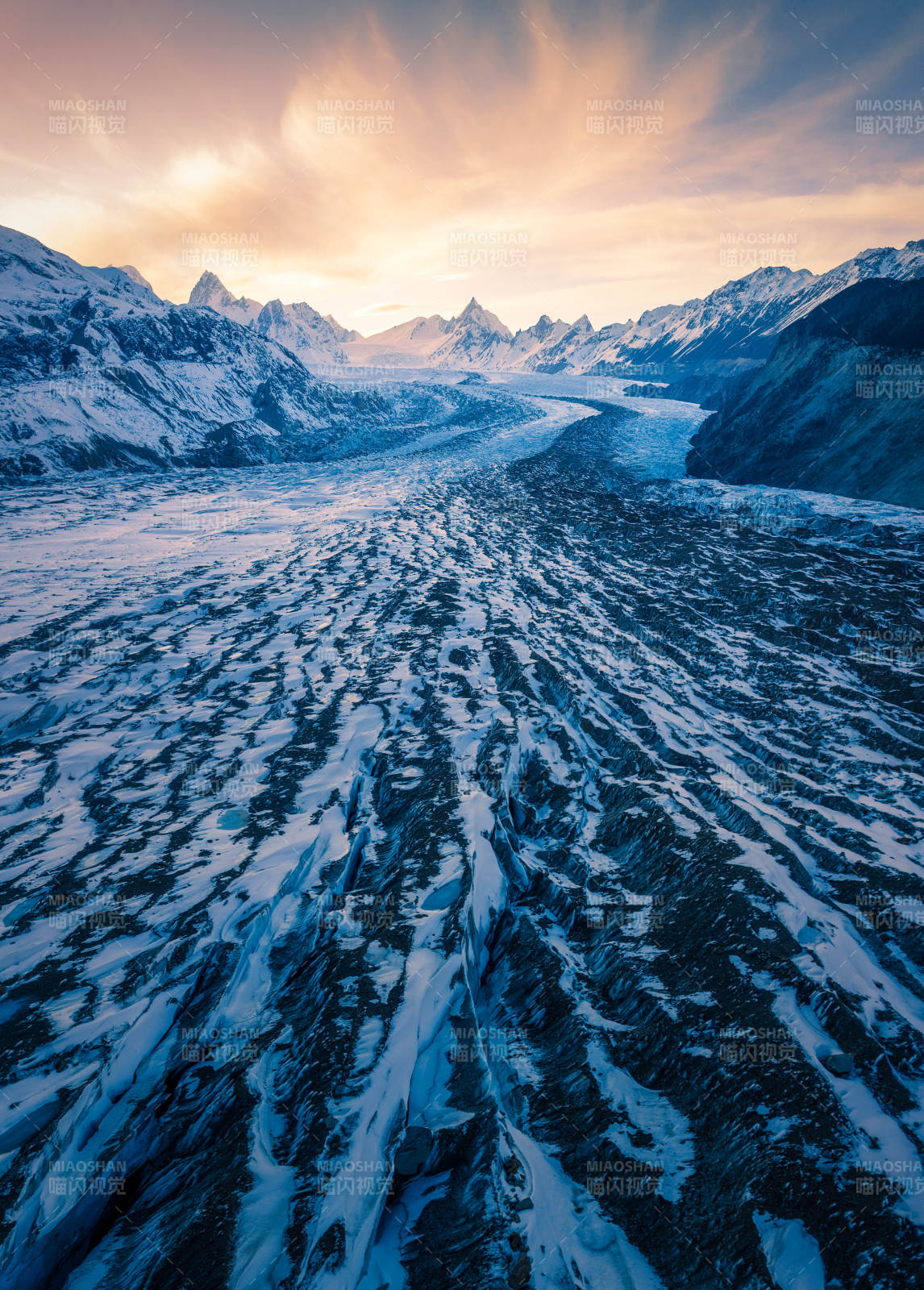 雪山冰川夕陽美景