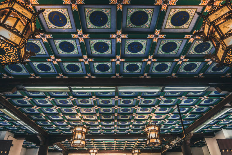 古建筑彩繪天花板細節