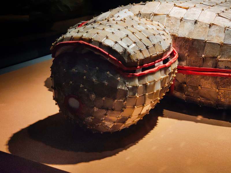 古代盔甲頭盔特寫展示