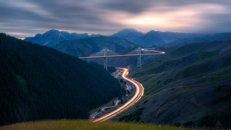 山間公路夜景流光