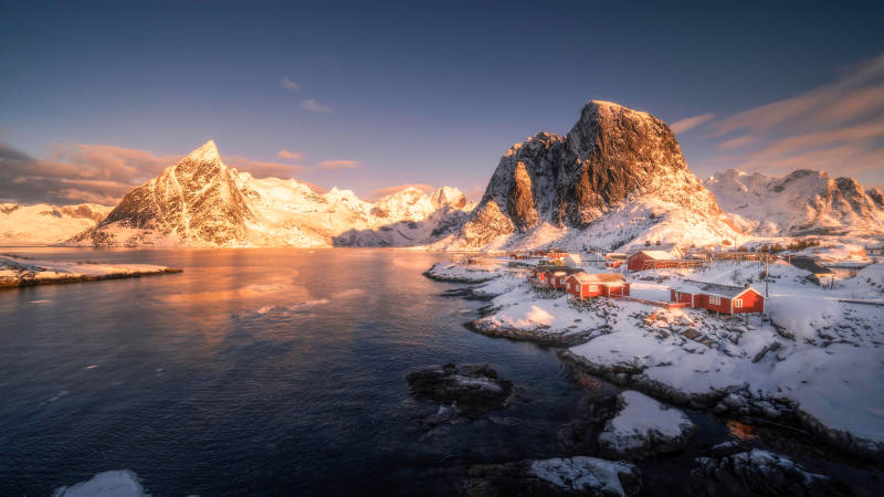 冬日雪景 湖畔山影