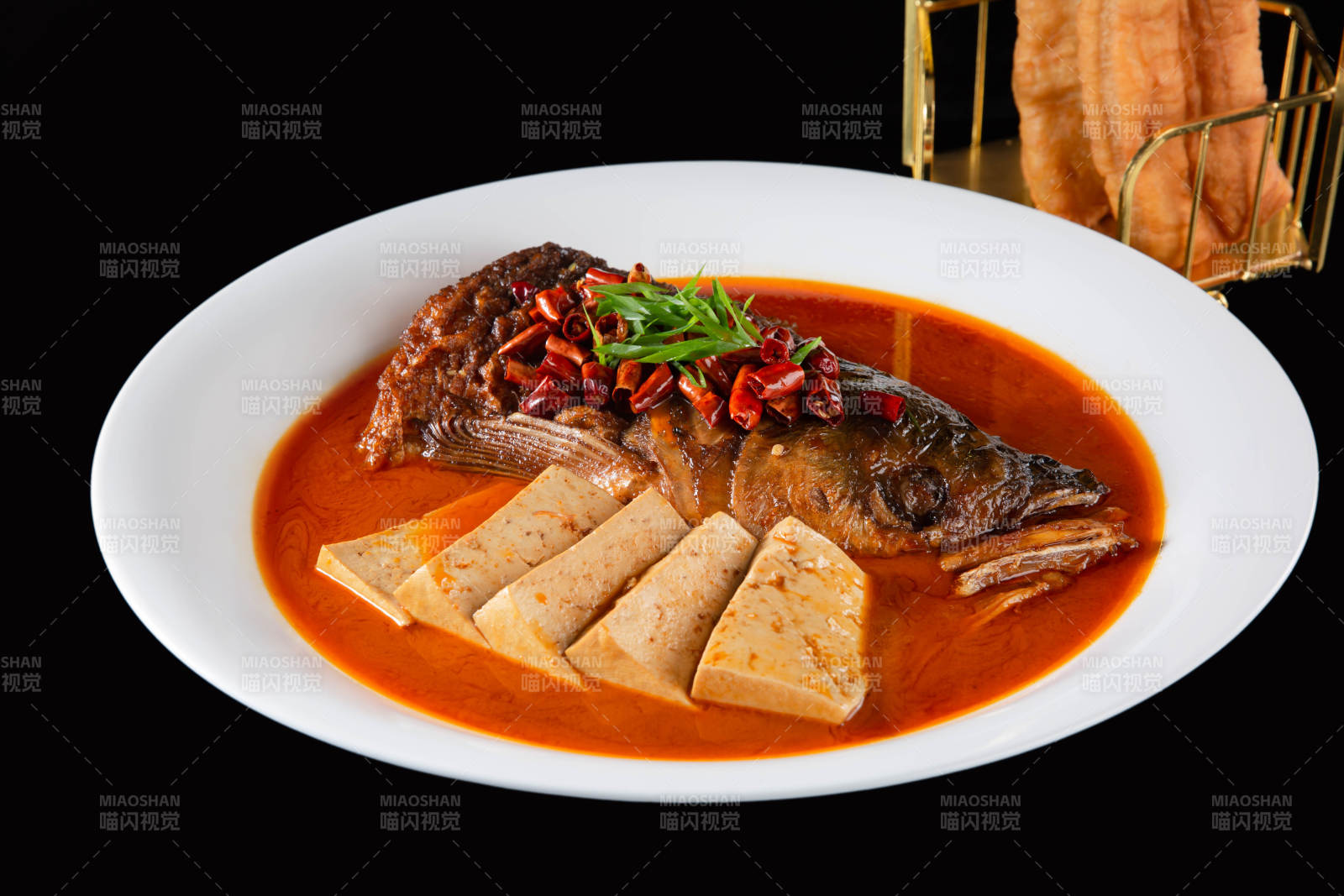 紅燒魚(yú)頭配豆腐