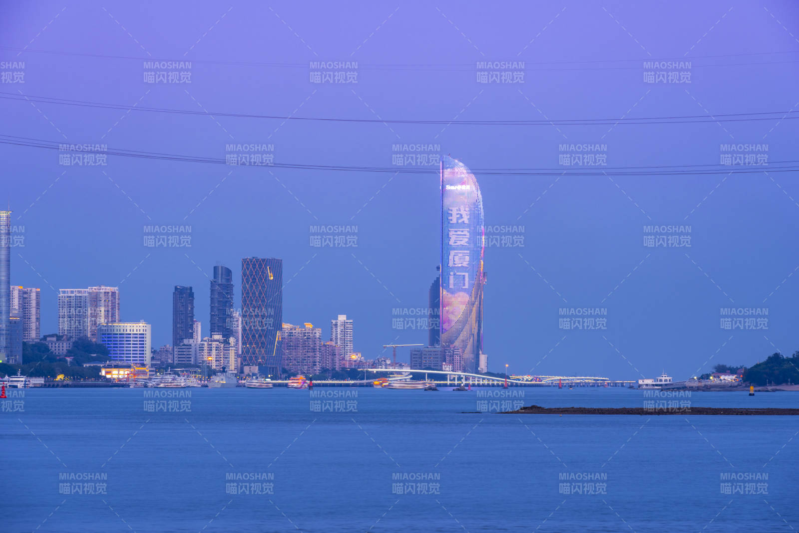 海濱城市夜景璀璨