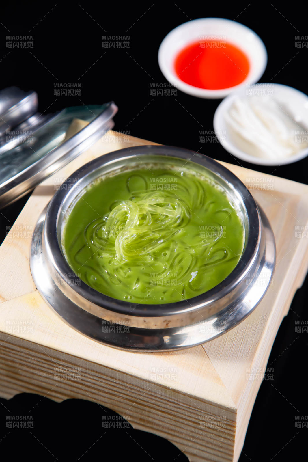 抹茶拉面配料精致呈現