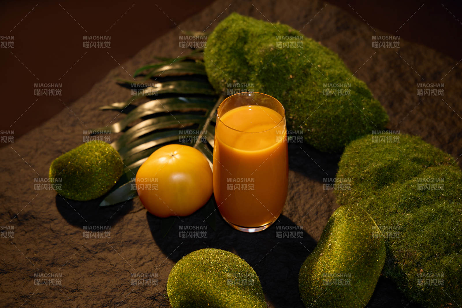 熱帶果飲與綠植靜物