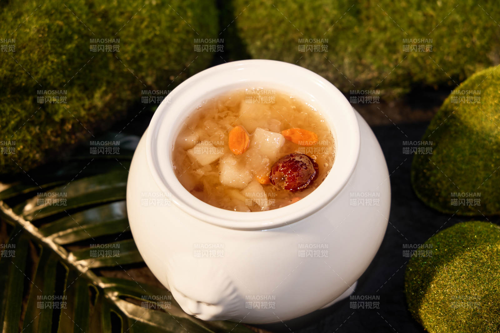 雪梨燉湯 清新養(yǎng)顏
