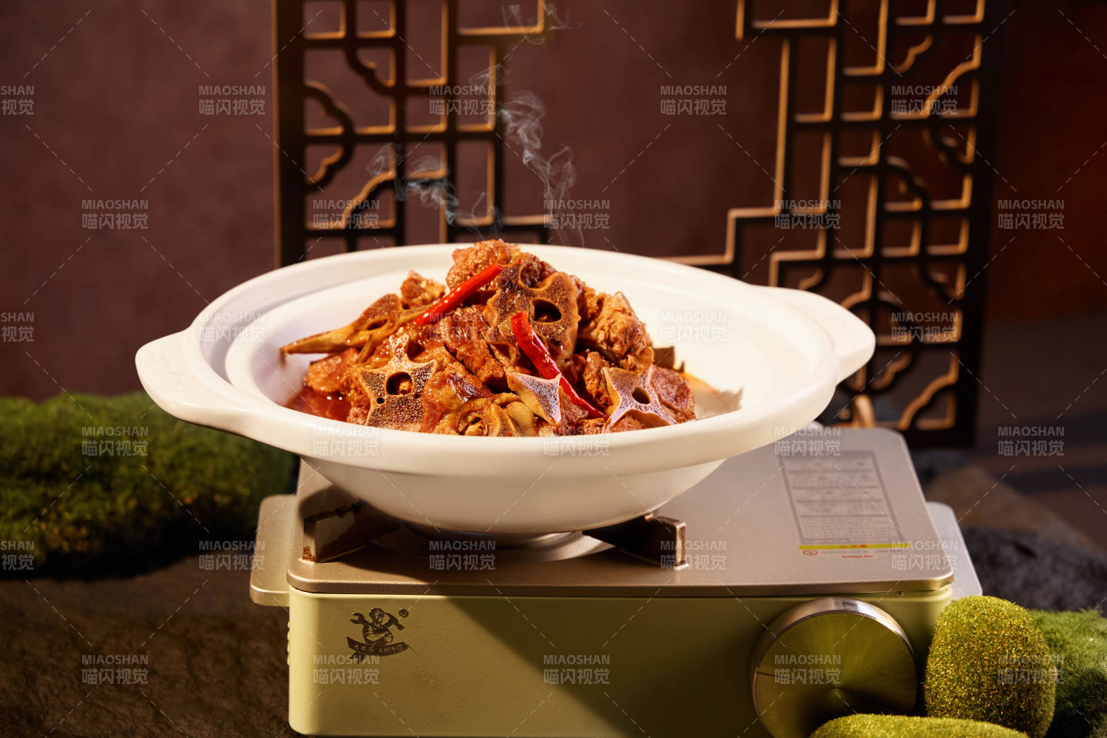 熱氣騰騰的麻辣羊蝎子