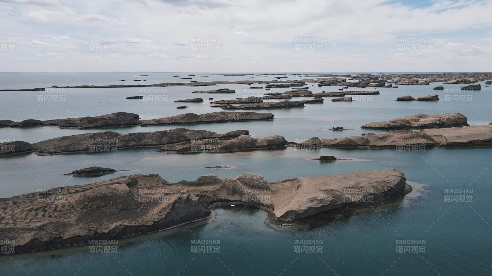 湖中石島群景致獨特