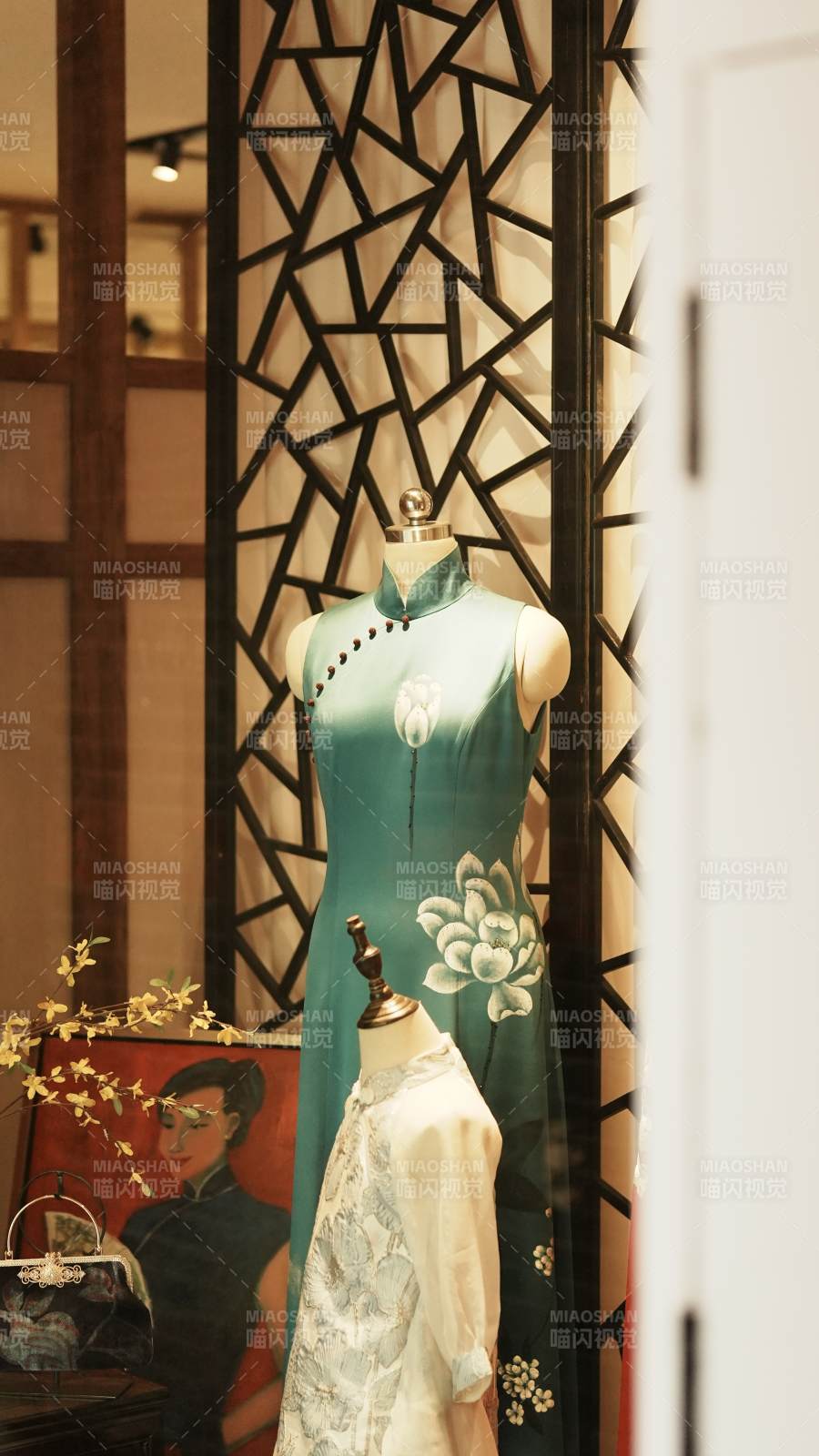 青花瓷旗袍展示
