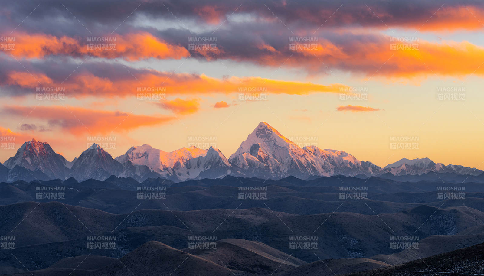 貢嘎雪山落日 壯麗景色