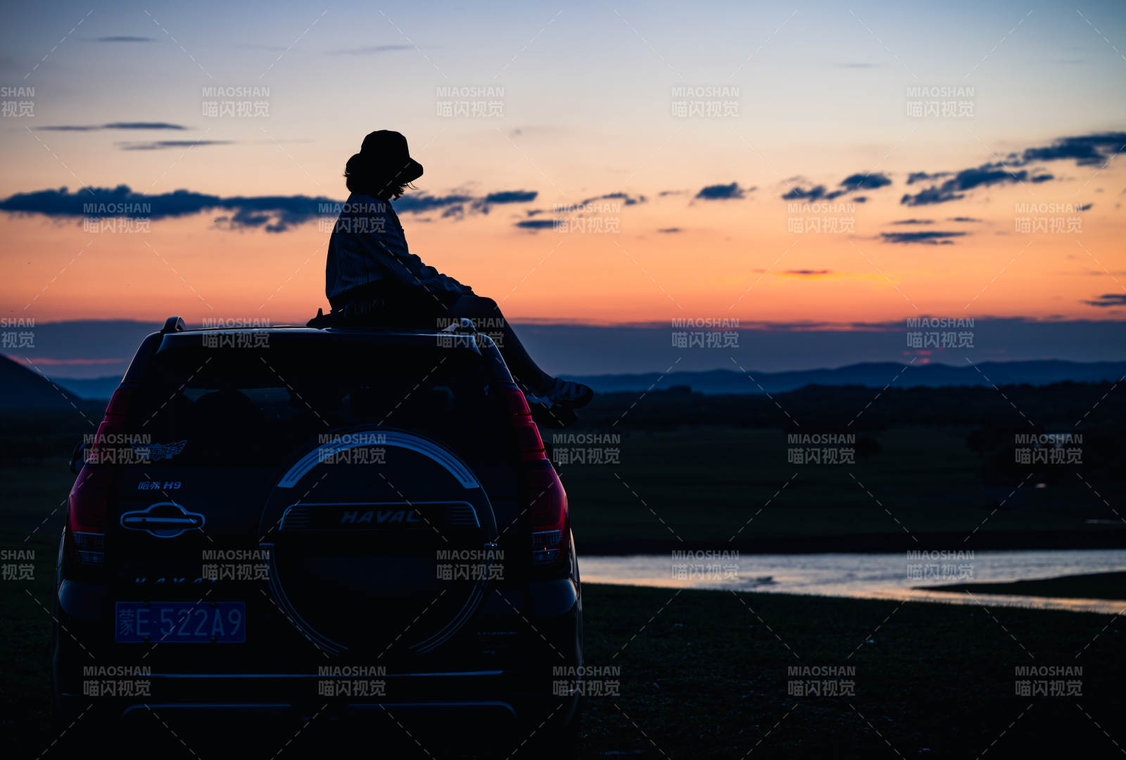 車頂觀夕陽 靜享自然美