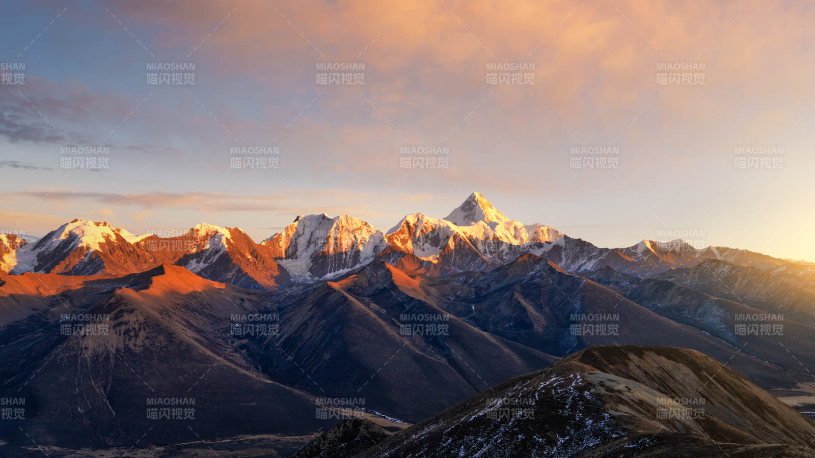 貢嘎雪山日出 壯麗景色