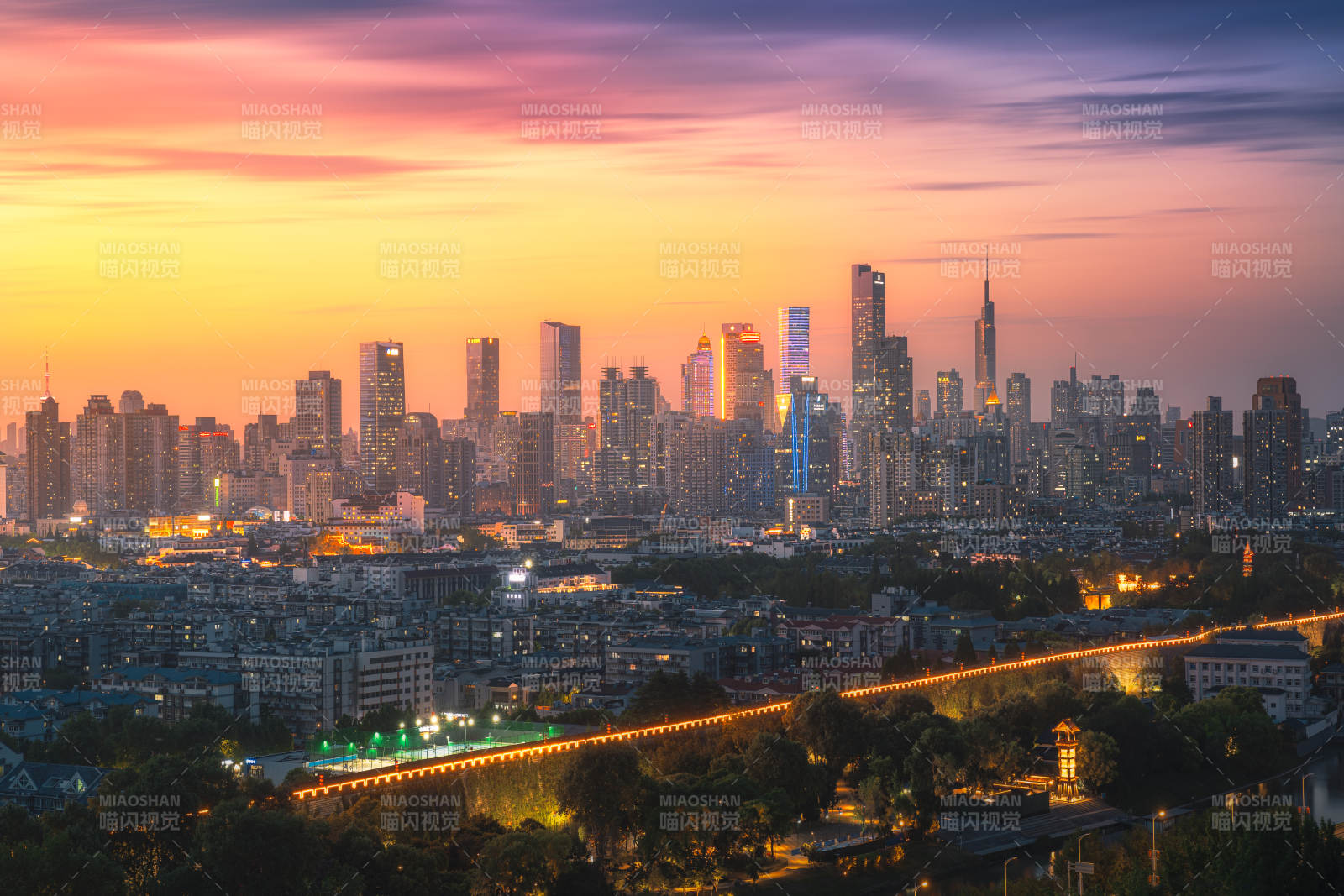 南京夜景 燈火輝煌的天際線