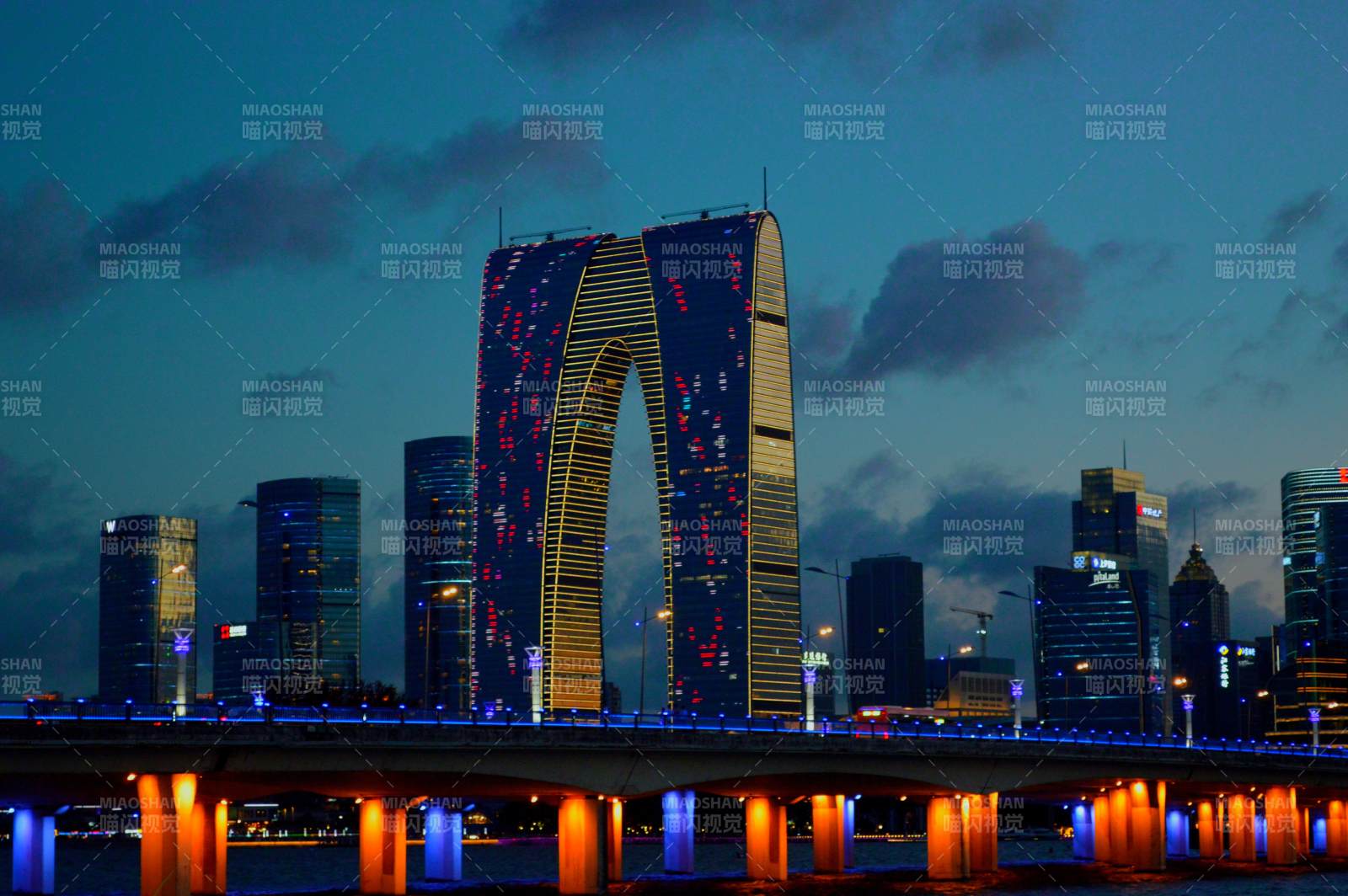夜幕下的蘇州城市天際線
