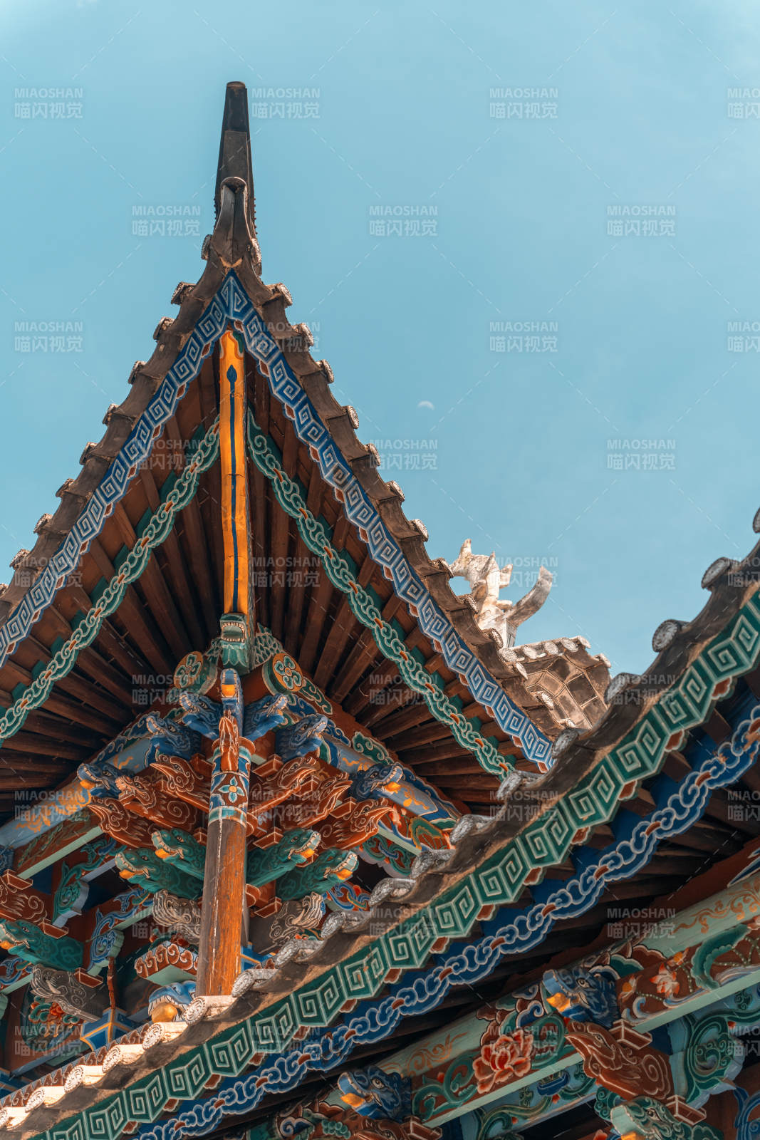 云南大理巍山古城等覺寺內的中式傳統建筑