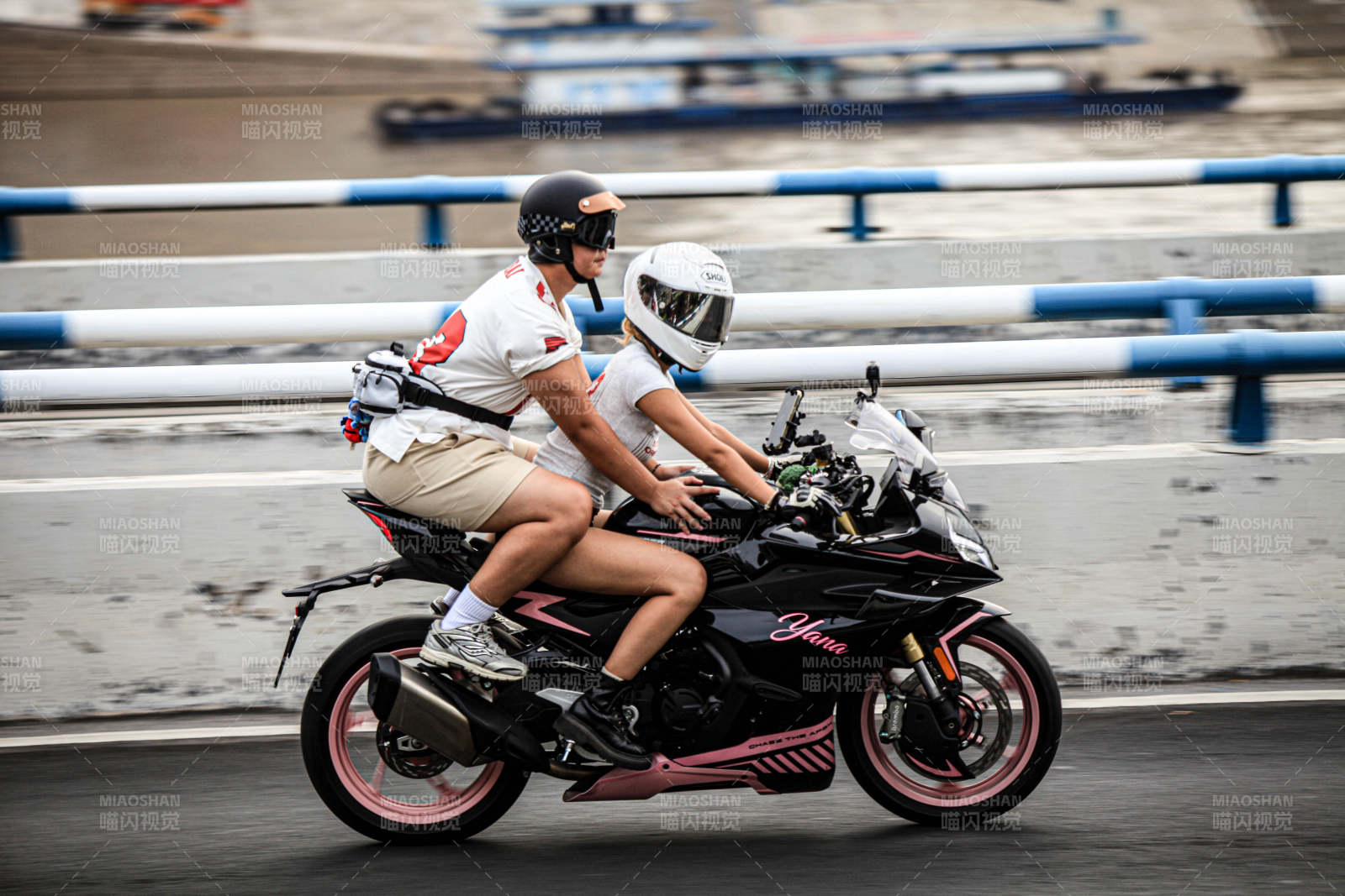 雙人騎乘 賽道疾馳