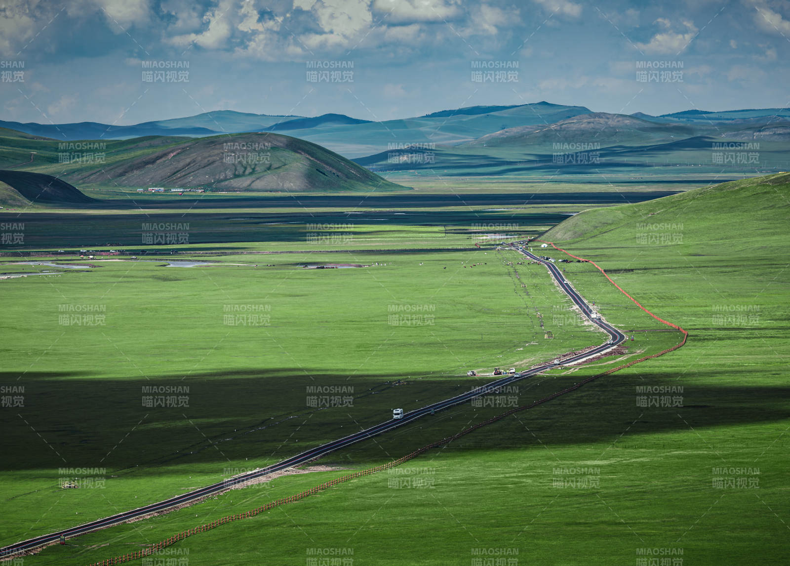 草原公路 綠野無垠  莫爾格勒河