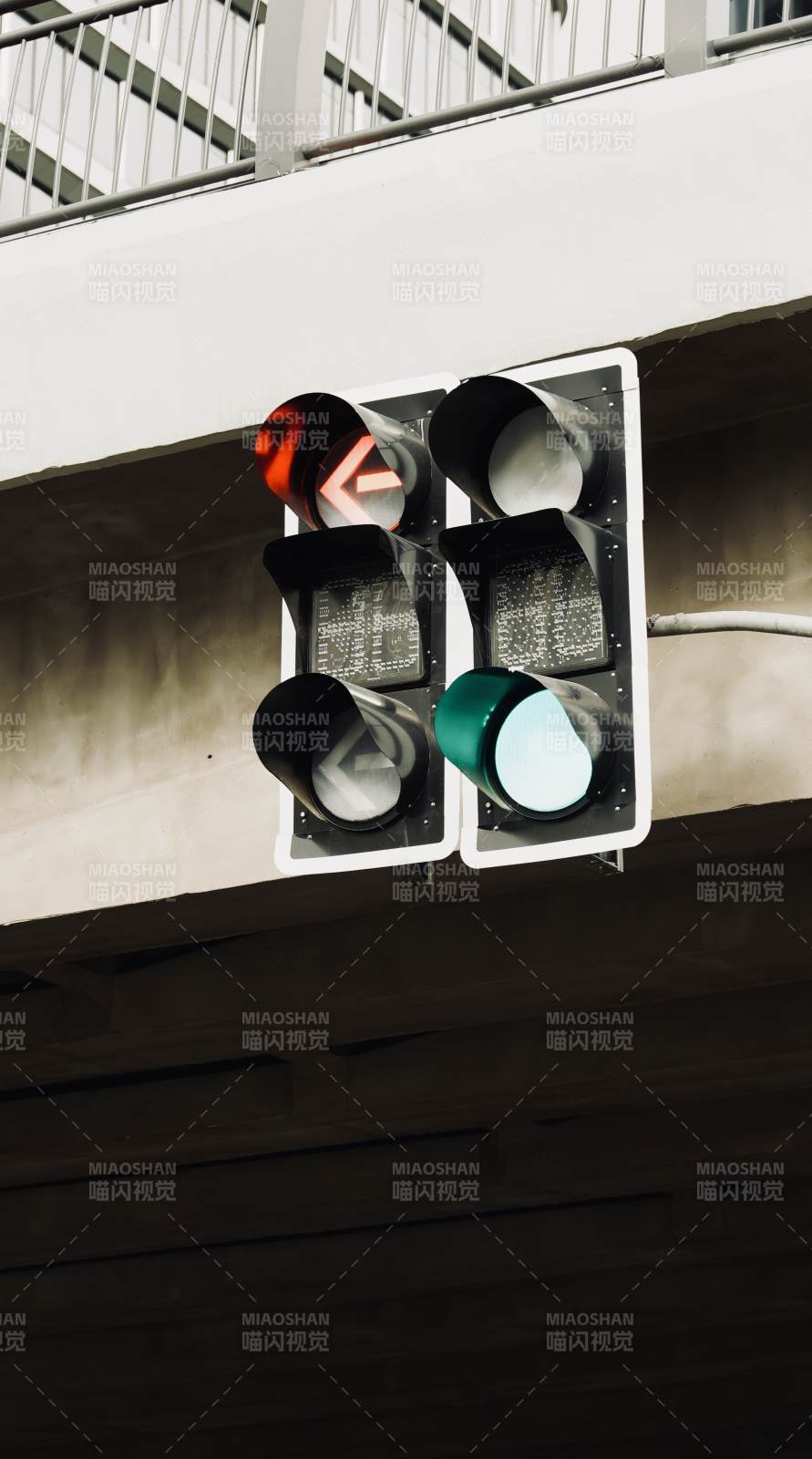 紅綠燈下的城市瞬間