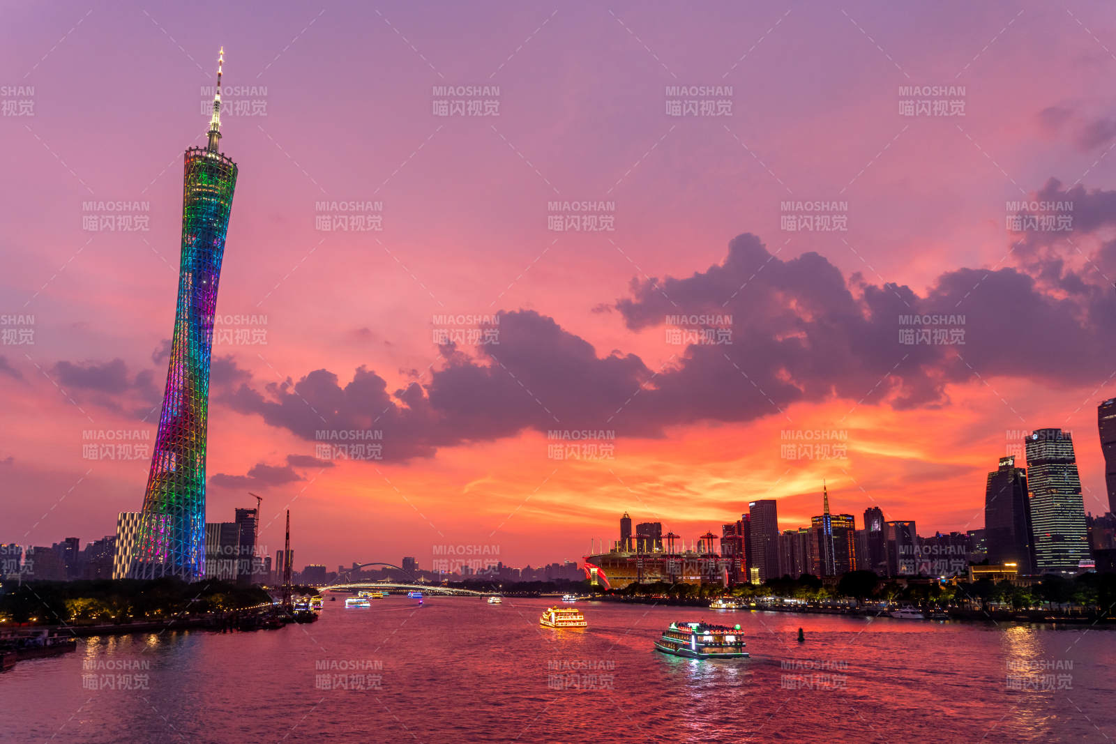 廣州塔夜景璀璨珠江畔