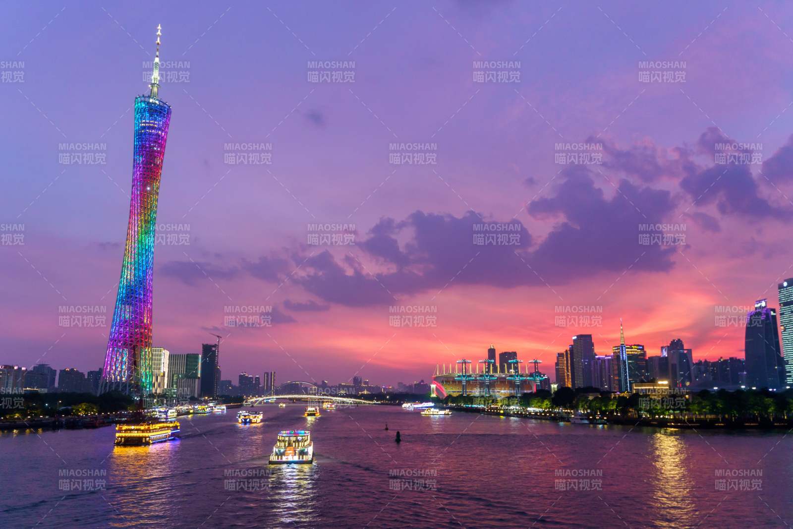 廣州塔夜景璀璨珠江畔
