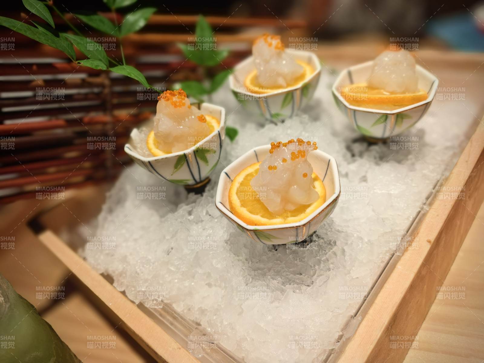 冰鎮(zhèn)蝦仁配橙片小碟