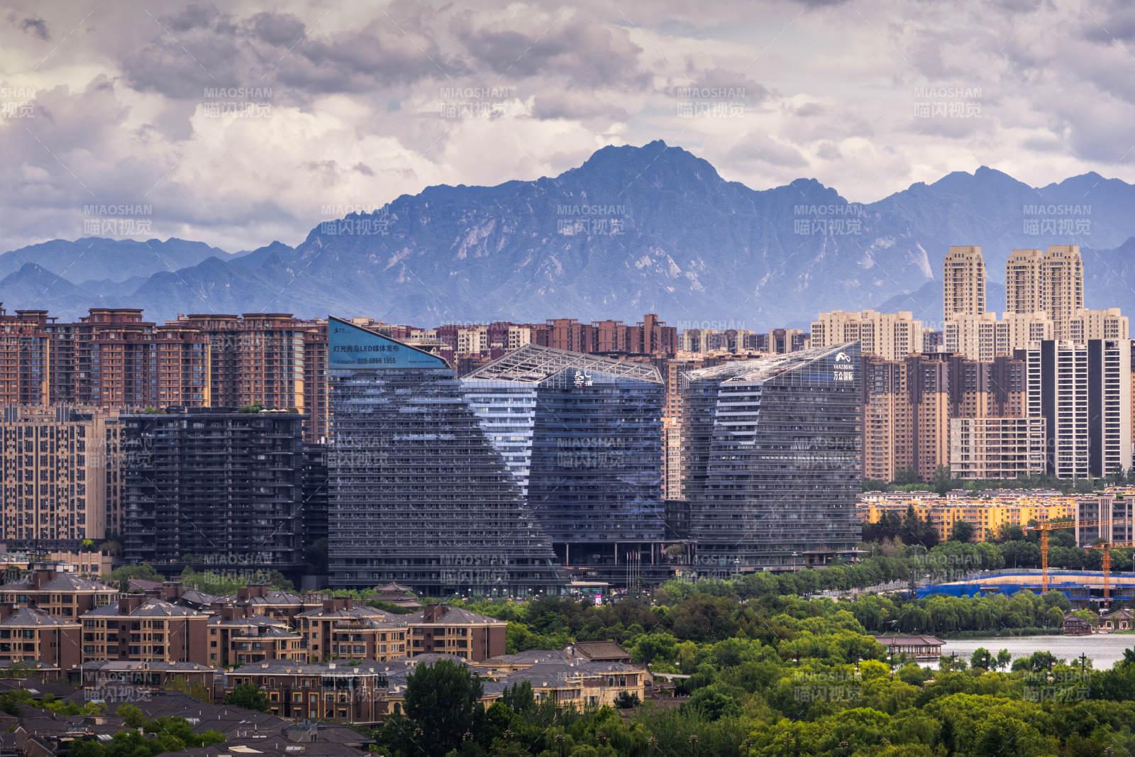 西安城市山景現(xiàn)代建筑群