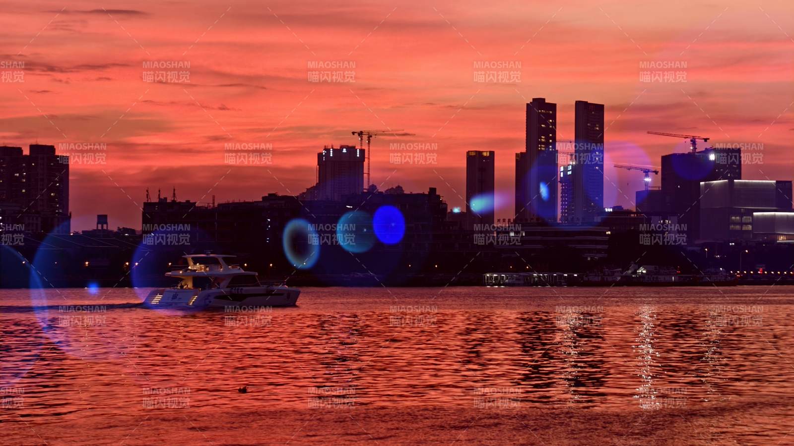 城市夜景與水面倒影 （廣州珠江邊夕照）